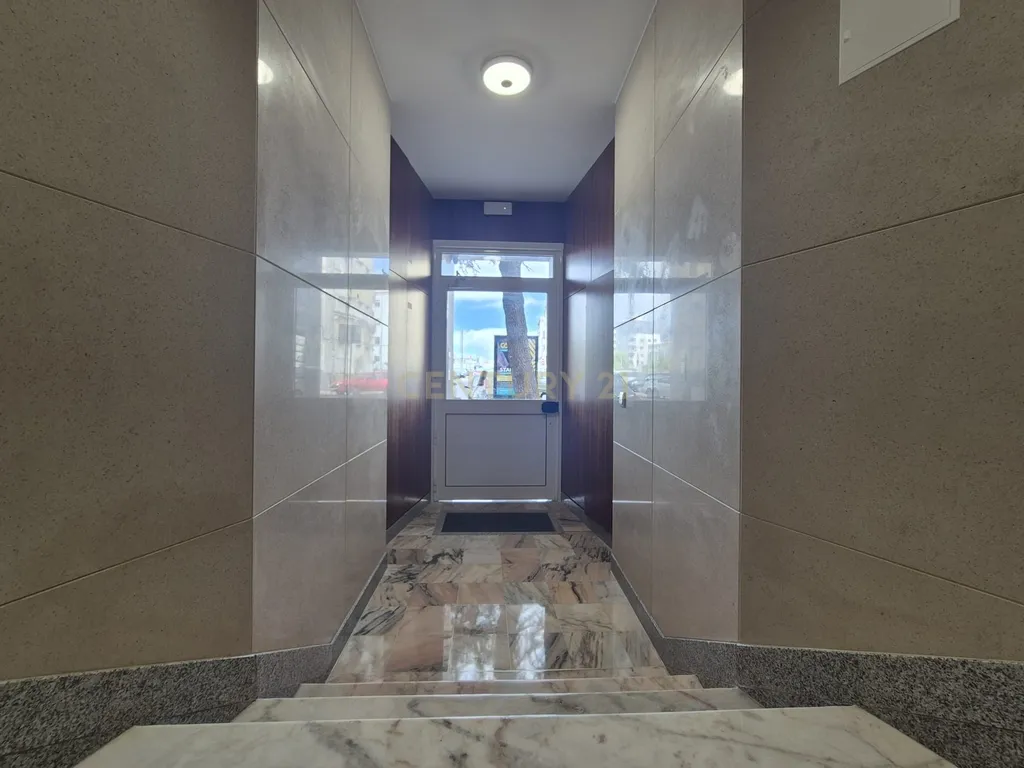 T2 totalmente remodelado com 71m2 em prédio remodelado – Amadora – 5min a pé da Estação CP - Image 11
