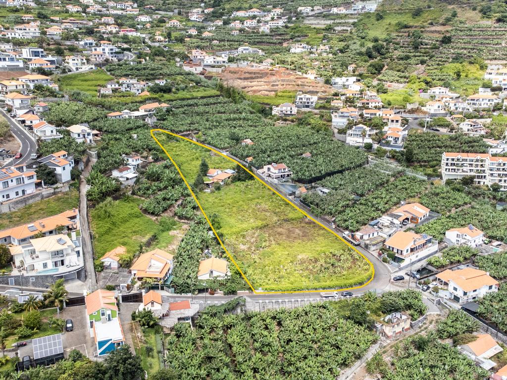 Terreno com 6.896m² e Moradia com Vista Mar - Image 13
