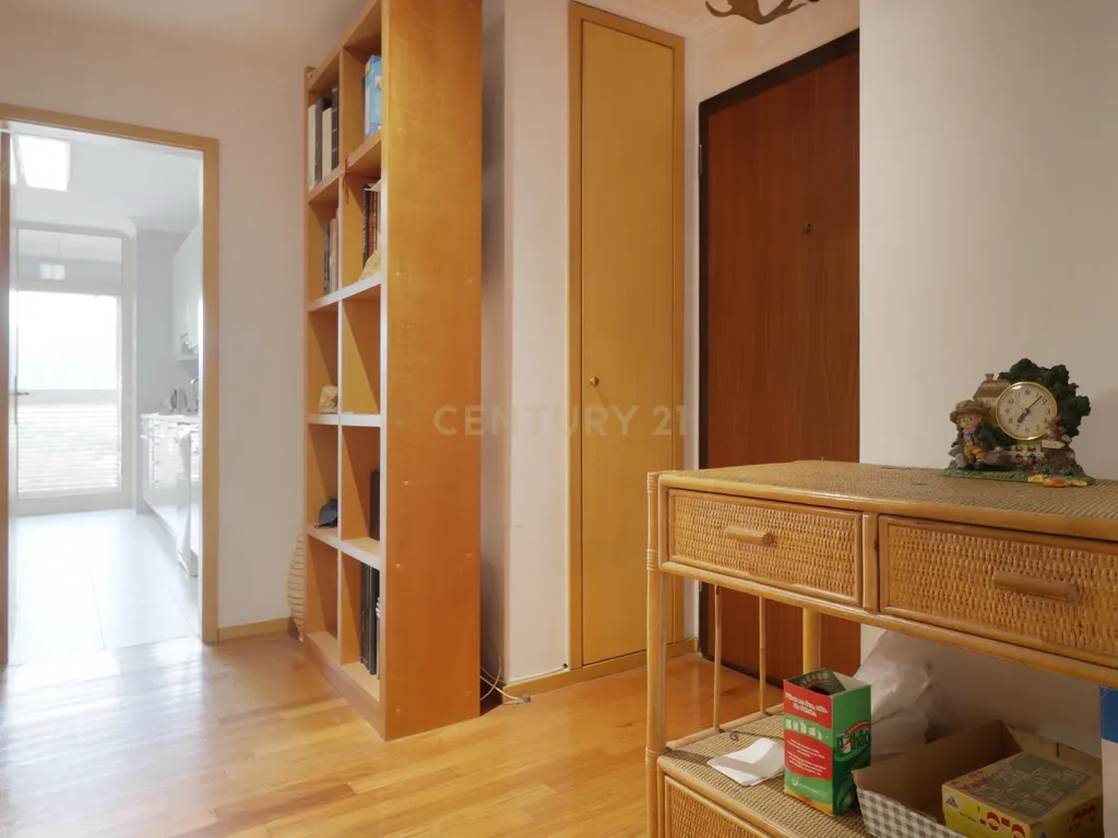 Apartamento T3 Caulinos, 2 Lugares de Garagem e Arrumos - Image 19