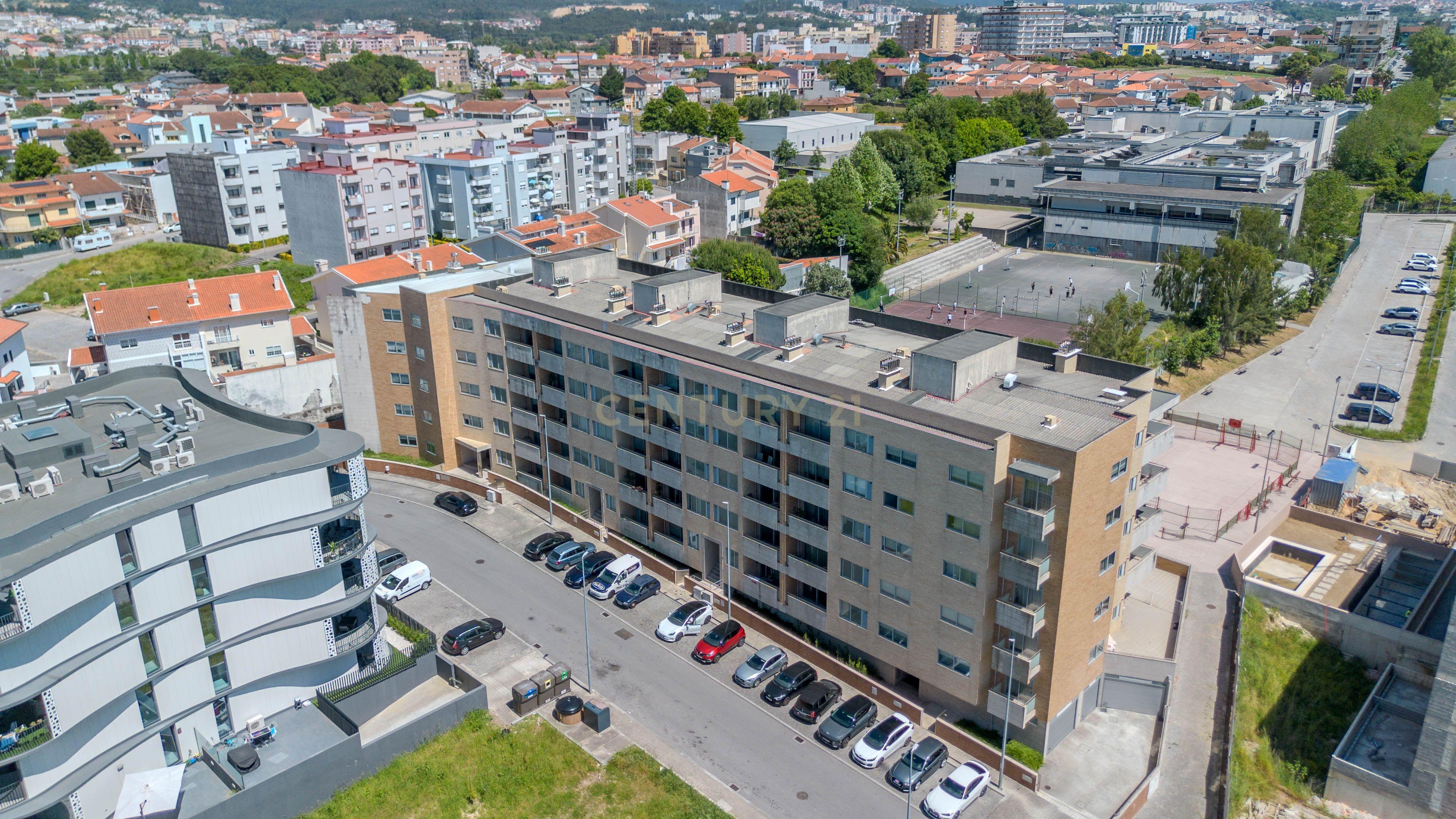Apartamento T4 Rio Tinto (Germanus) - Image 1