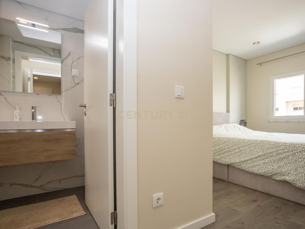 Apartamento T3 Remodelado | Bairro Novo | Seixal - Image 13