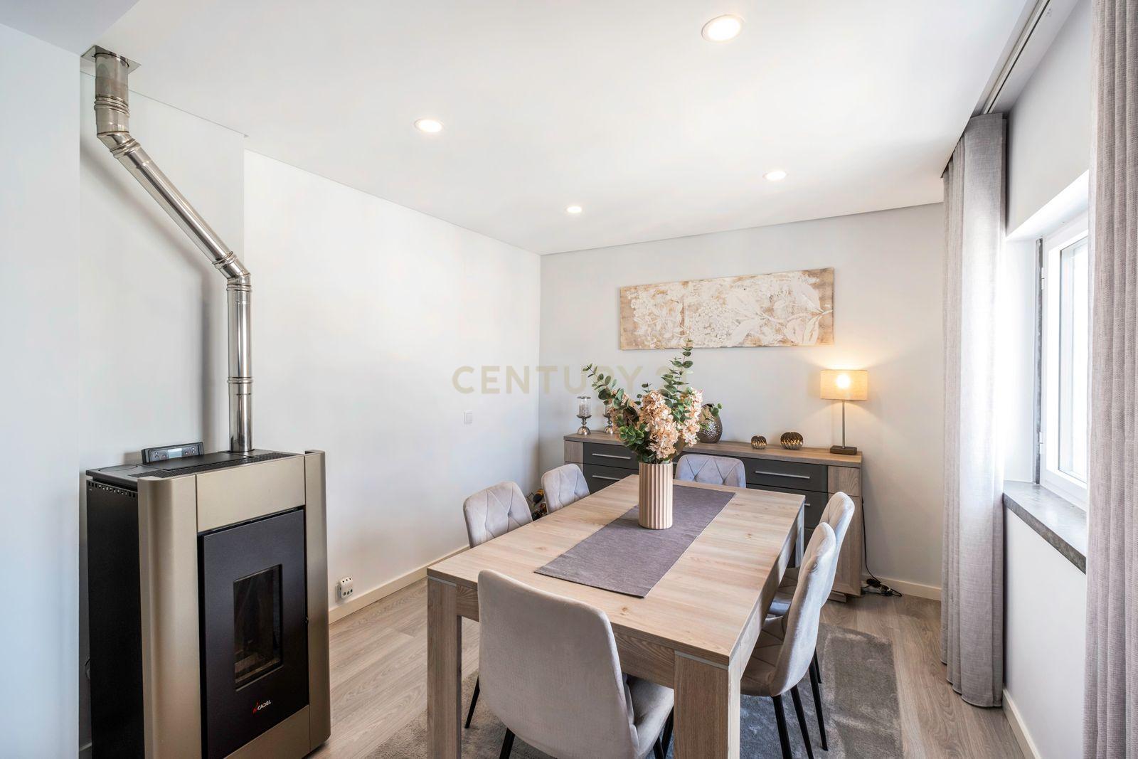 Fotografia 4 de Apartamento T2 Totalmente Remodelado |  No centro da vila de Mafra