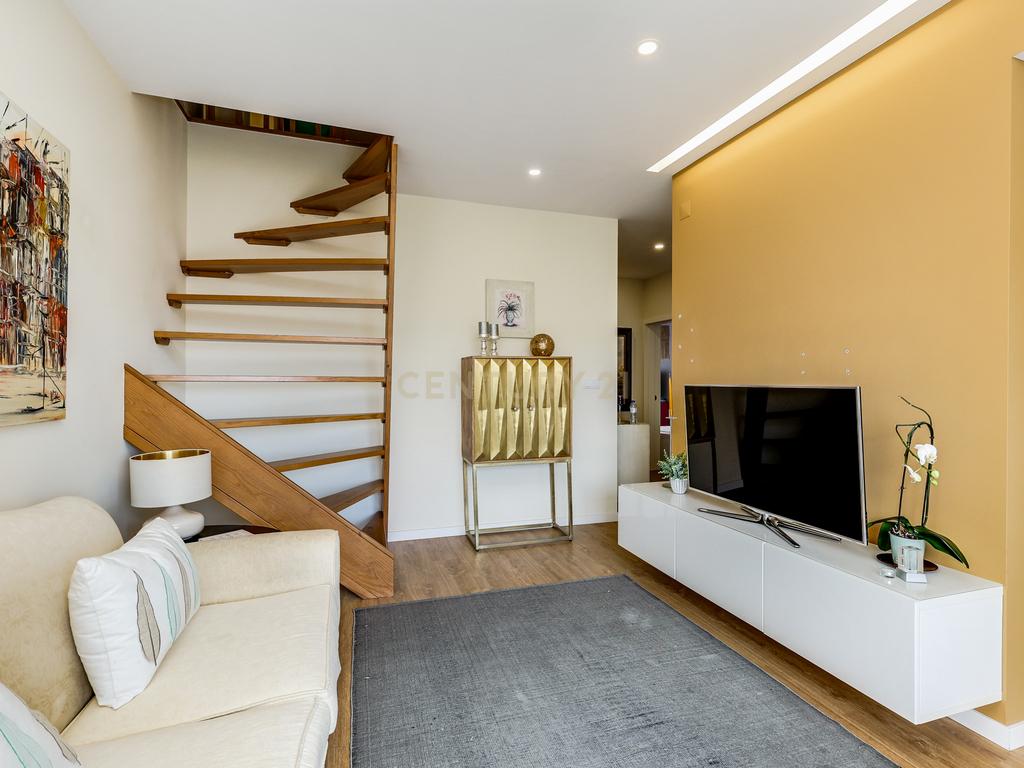 Apartamento T3 em Cascais com Luz Natural e Boa Localização - Image 6