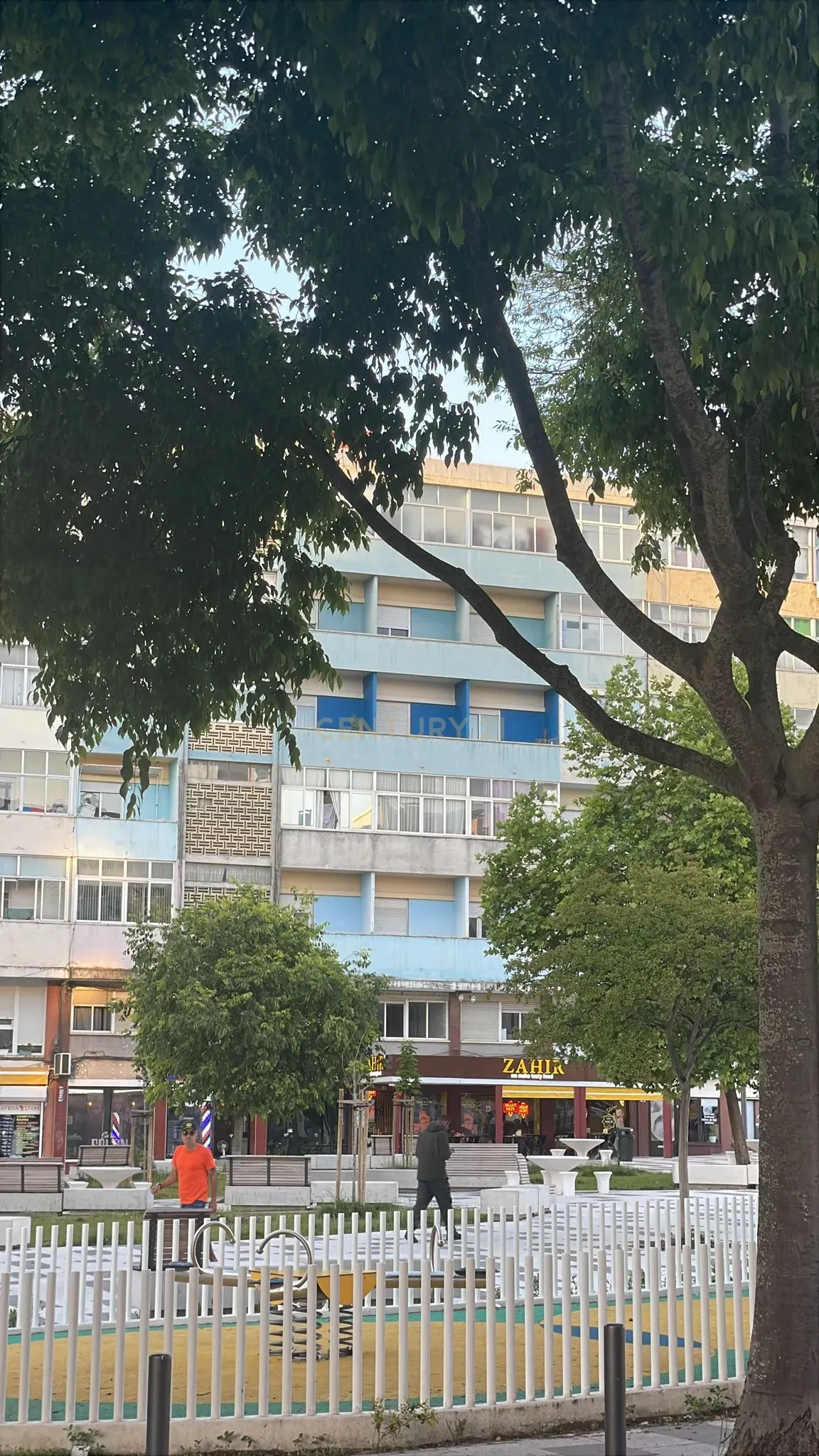 T2 renovado na Praça do Brasil - no centro de Setúbal - Image 20