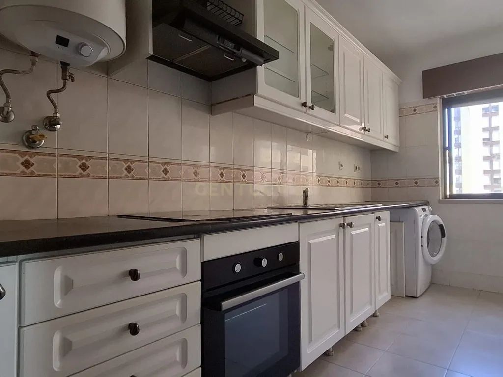 Apartamento T2 - Tapada das Mercês - Image 1