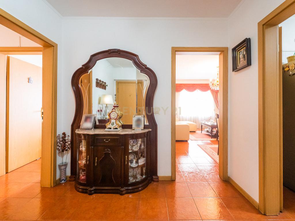 Apartamento T3 na Rua Inácio Duarte, Carnaxide e Queijas - Image 6