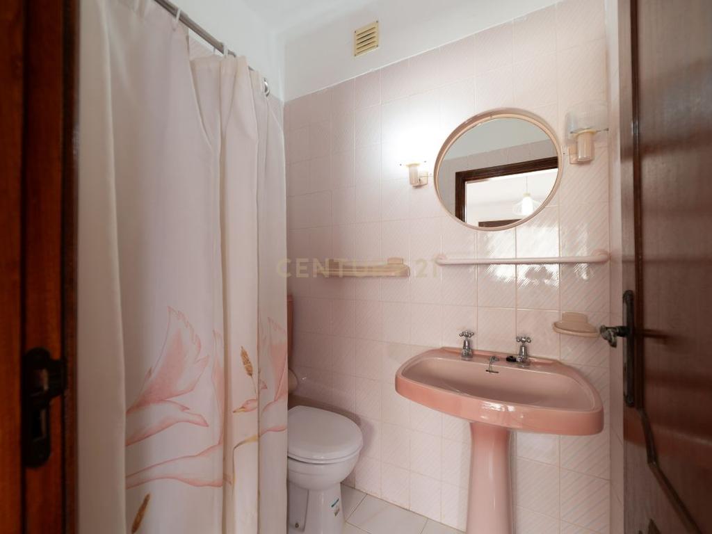 Apartamento T2 em Monte Gordo – Rua Pedonal, a poucos metros da praia - Image 15