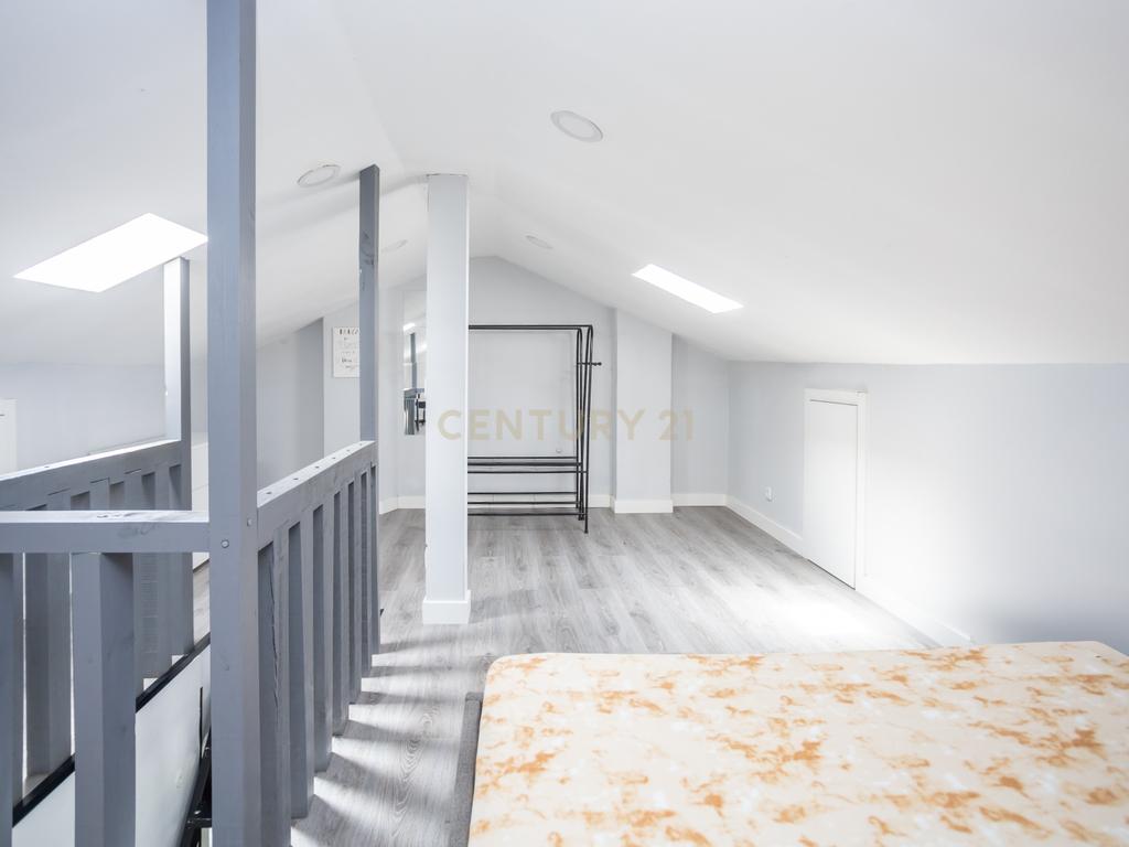 Apartamento T3 mais sótao, num 1 andar em Amora - Seixal - Image 18