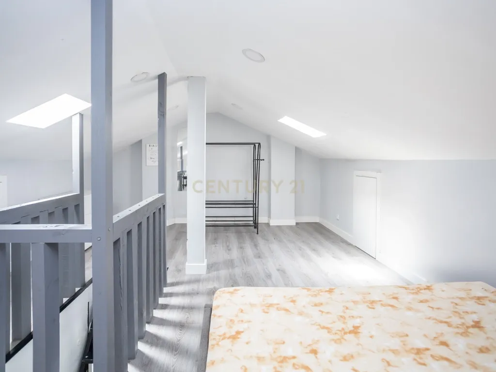 Apartamento T3 mais sótao, num 1 andar em Amora - Seixal - Image 18