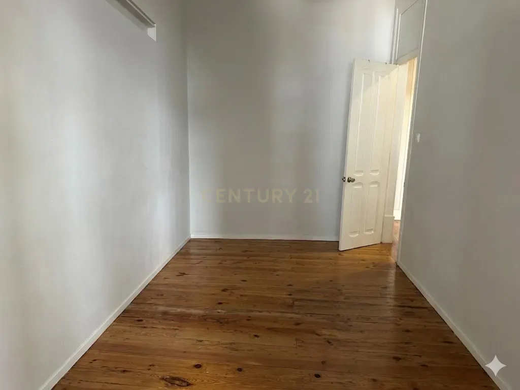 Fotografia 5 de Apartamento de 9 assoalhadas para Venda - com Rendimento Garantido
