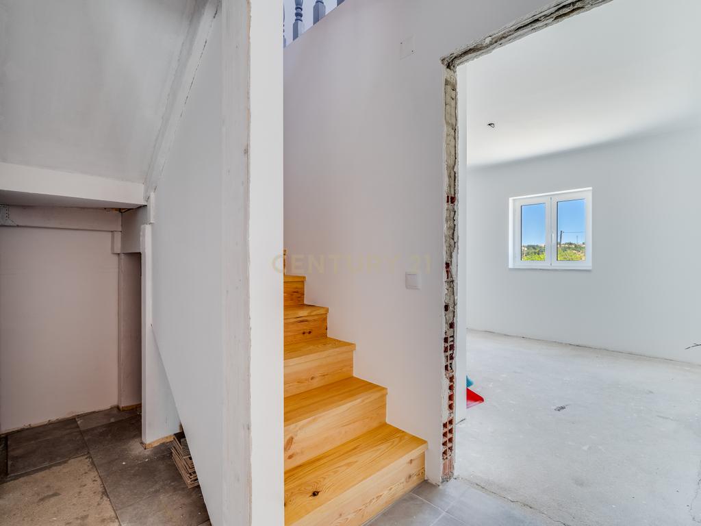 Personalize a Sua Casa – Moradia Terrea T2+2 em Fase de Acabamentos com 500m² de Terreno - Image 9