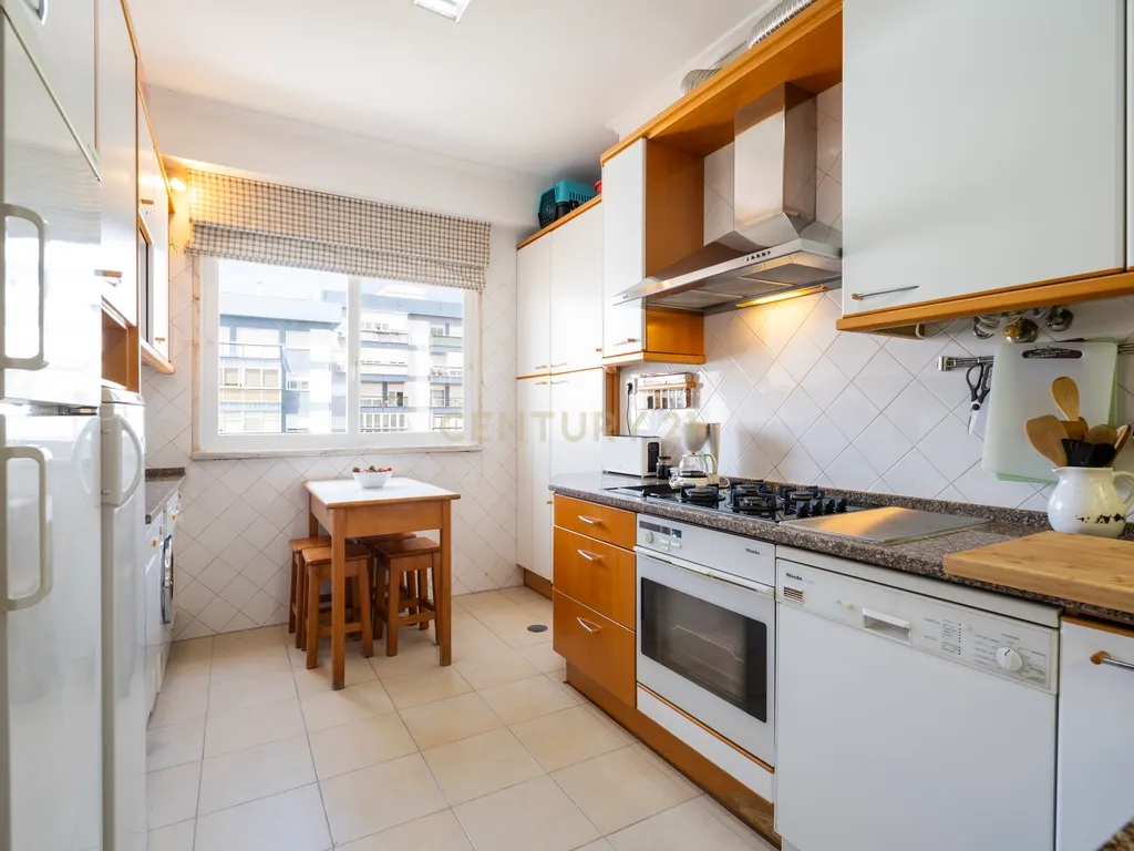 Excelente apartamento T3 em Carnaxide - Image 14
