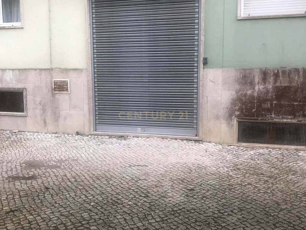 Excelente Armazém no Coração de Benfica - Image 6