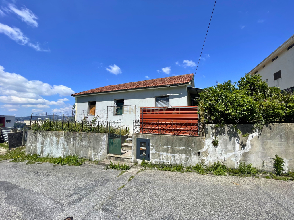 Casa para restauro em Duas Igrejas / Paredes - Image 2