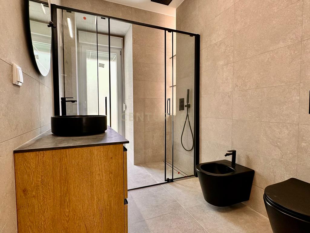 Venda T3 na Estrela - APARTAMENTO INTEGRALMENTE REMODELADO COM VARANDA GENEROSA - Image 11