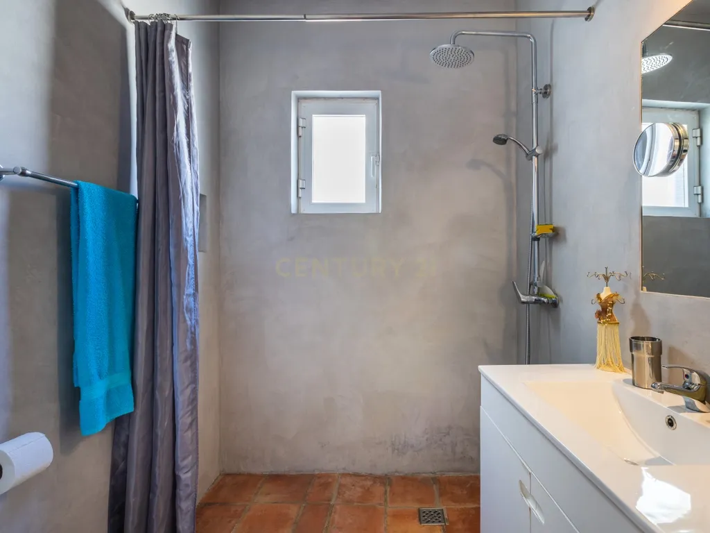 Typical 3 bedroom house in Baixa with Ria view and terrace - Image 16