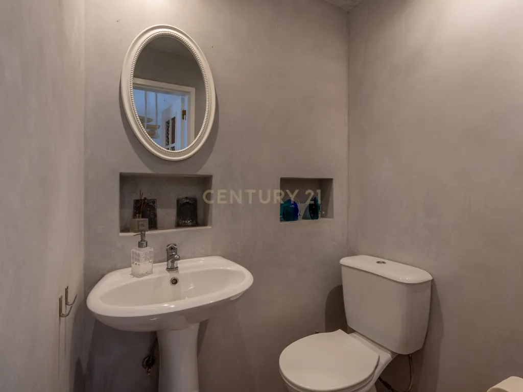 Typical 3 bedroom house in Baixa with Ria view and terrace - Image 7