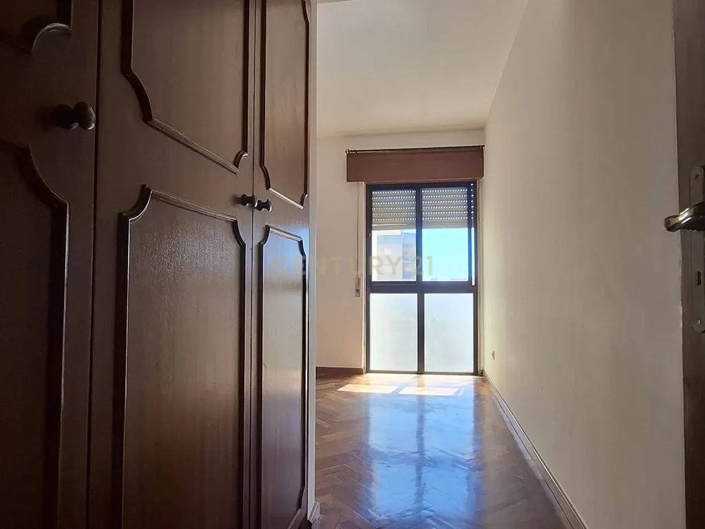 Apartamento T2 - Tapada das Mercês - Image 6