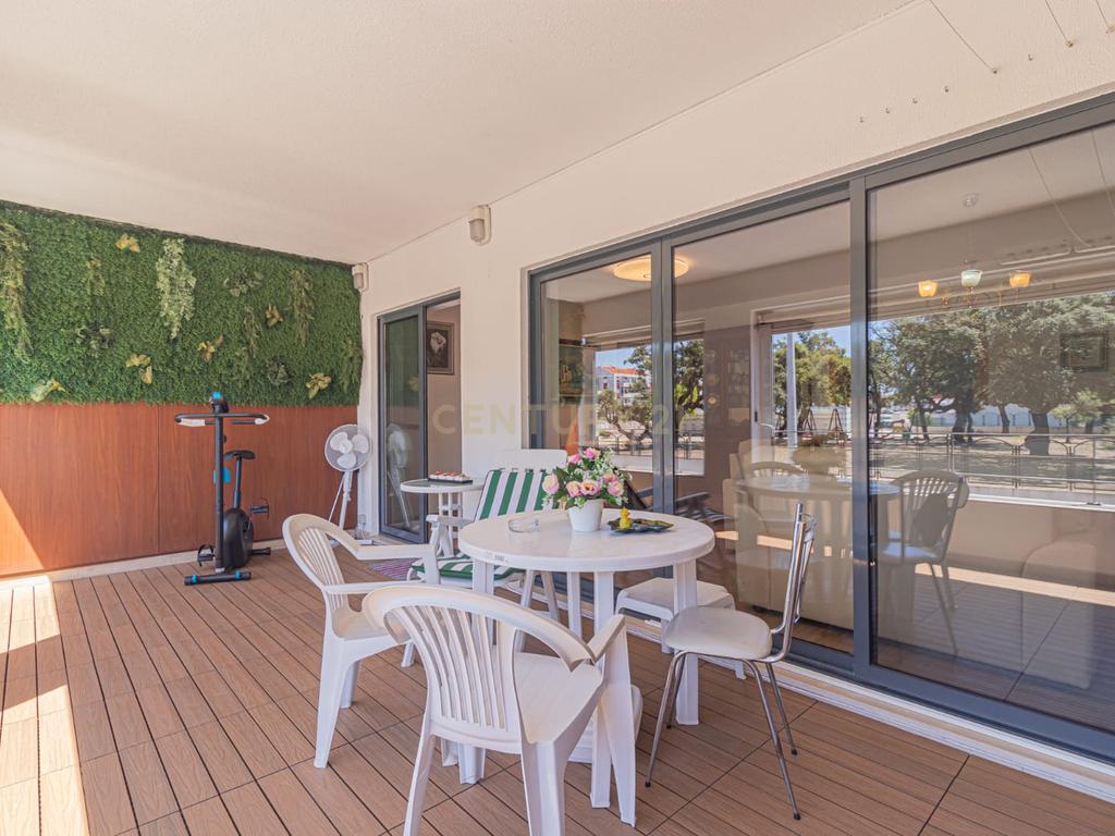 Espaçoso apartamento T3 no Casal Do Marco com Terraço - Image 34