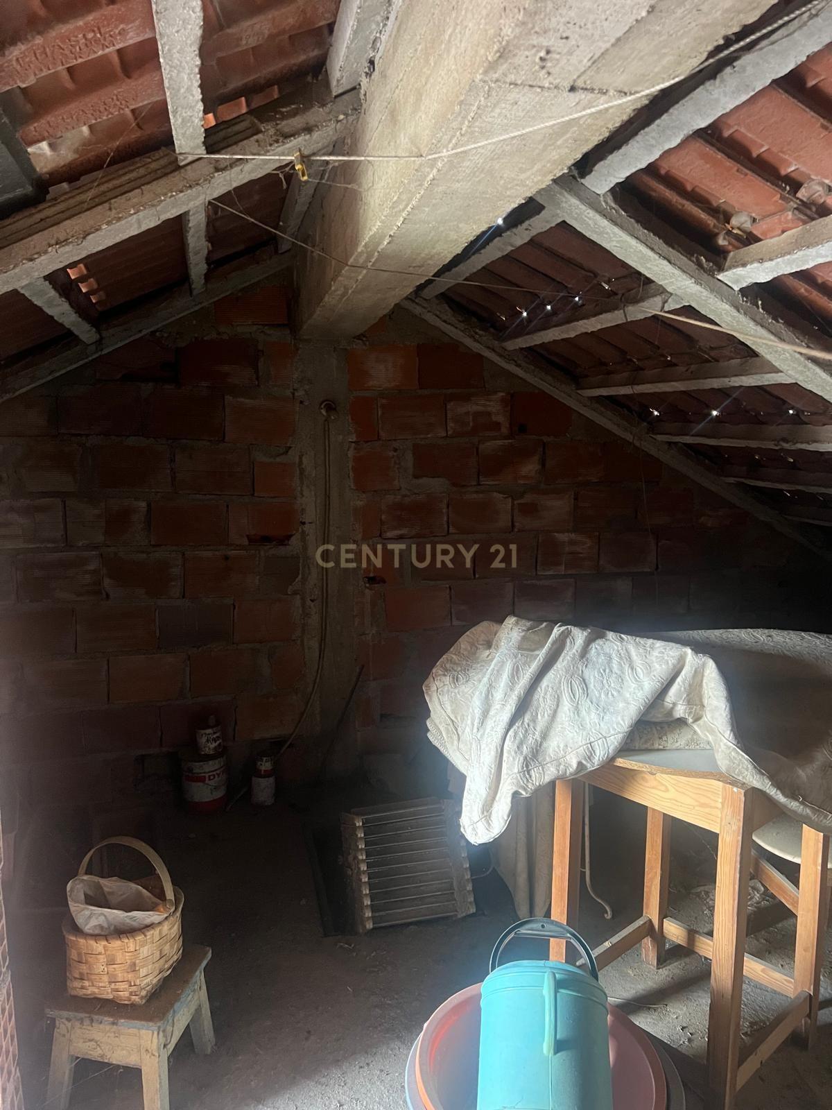 Moradia Pronta a Habitar no Centro do Avelar – Terraço, Telhado Renovado e Localização Privilegiada - Image 2