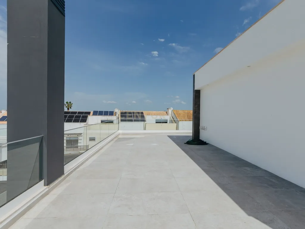 Moradia T4 com piscina e 3 suites | A escolha inteligente para viver com mais espaço a minutos de Lisboa - Image 34