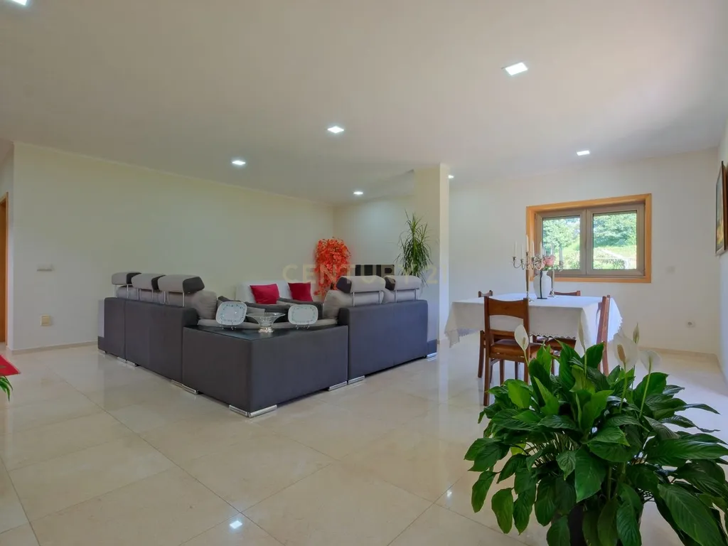 Moradia V5 com jardim, inserida em terreno de 1.650m² – Aguiar (Barcelos) - Image 22