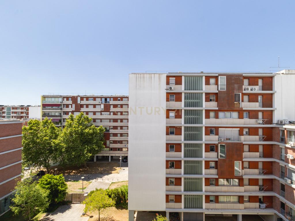 T1 Muito Espaçoso na Alta de Lisboa com Garagem e Arrecadação - Image 20