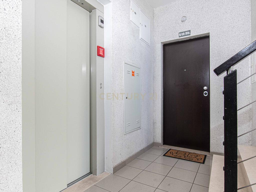 T4 Duplex Premium com Terraço / Arrecadação / 5 Lugares de Estacionamento / Marinha Grande - Image 14