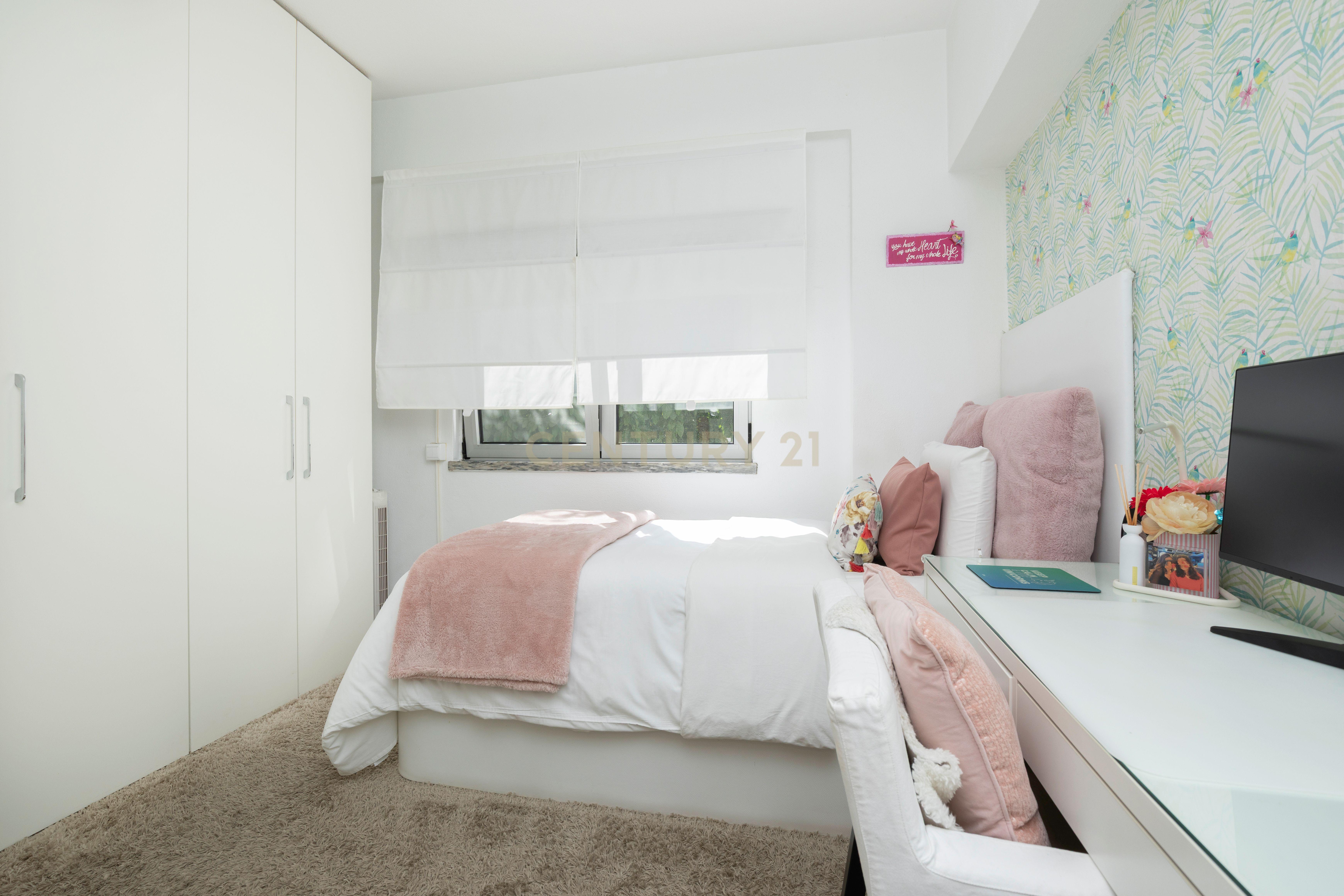 Fotografia 4 de T2 totalmente remodelado em Queluz | Pronto a habitar | Elevador e varanda