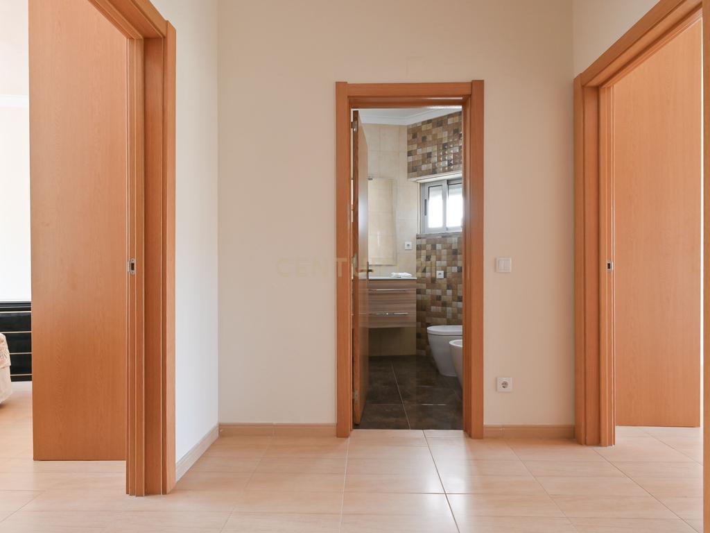 Apartamento T2 para venda em Mem Martins - Image 6