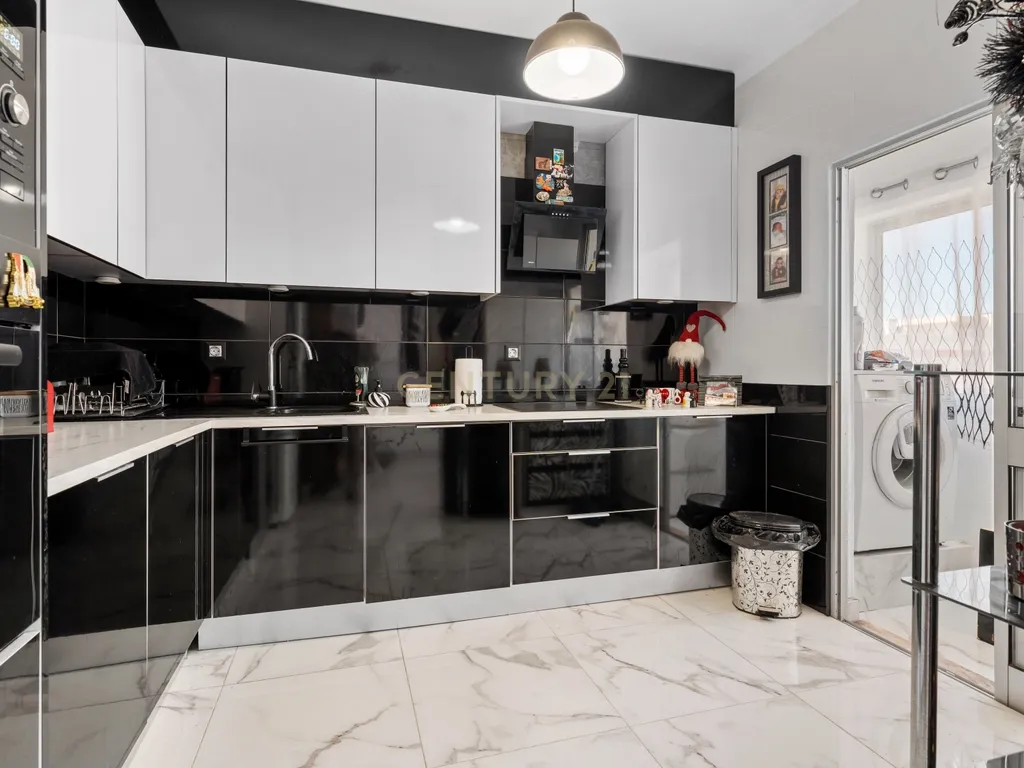 Apartamento Duplex de 7 assoalhadas no Barreiro - Image 16
