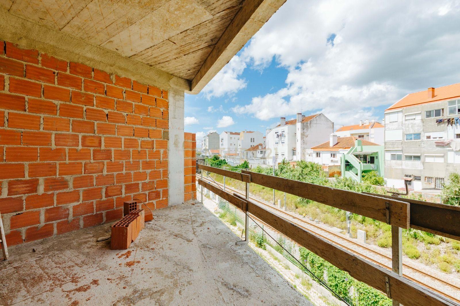 Moradia Unifamiliar de Tipologia T2 em Construção - Image 29
