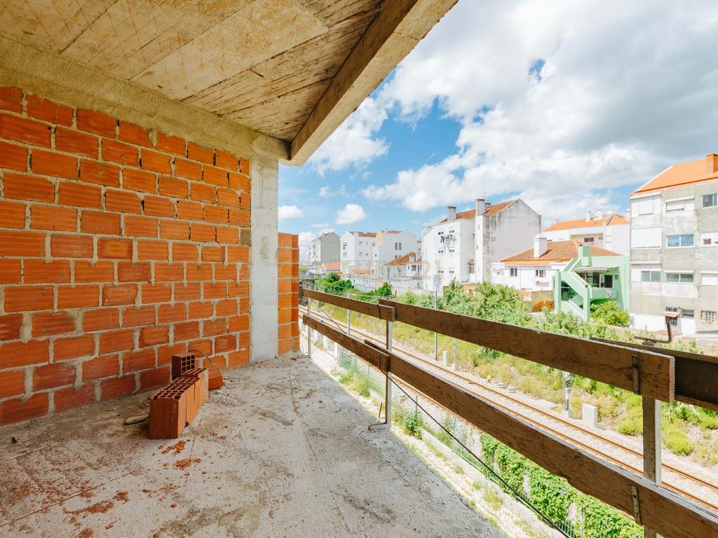 Moradia Unifamiliar de Tipologia T2 em Construção - Image 29