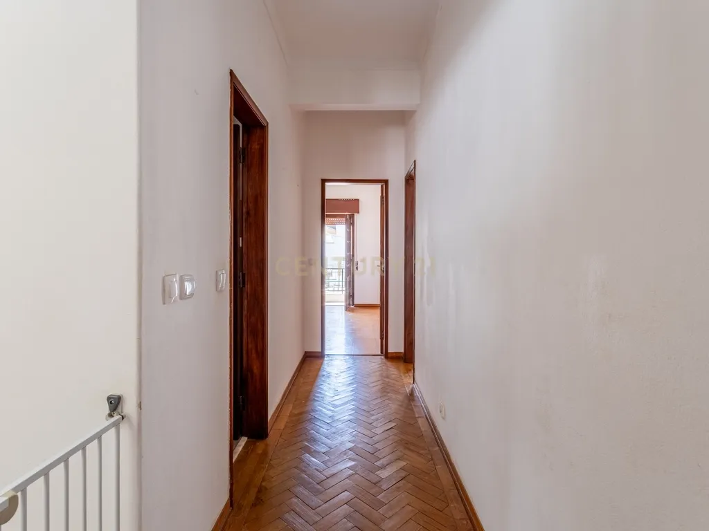 Espaçosa Moradia T3 em Azambuja, Lisboa - Image 19