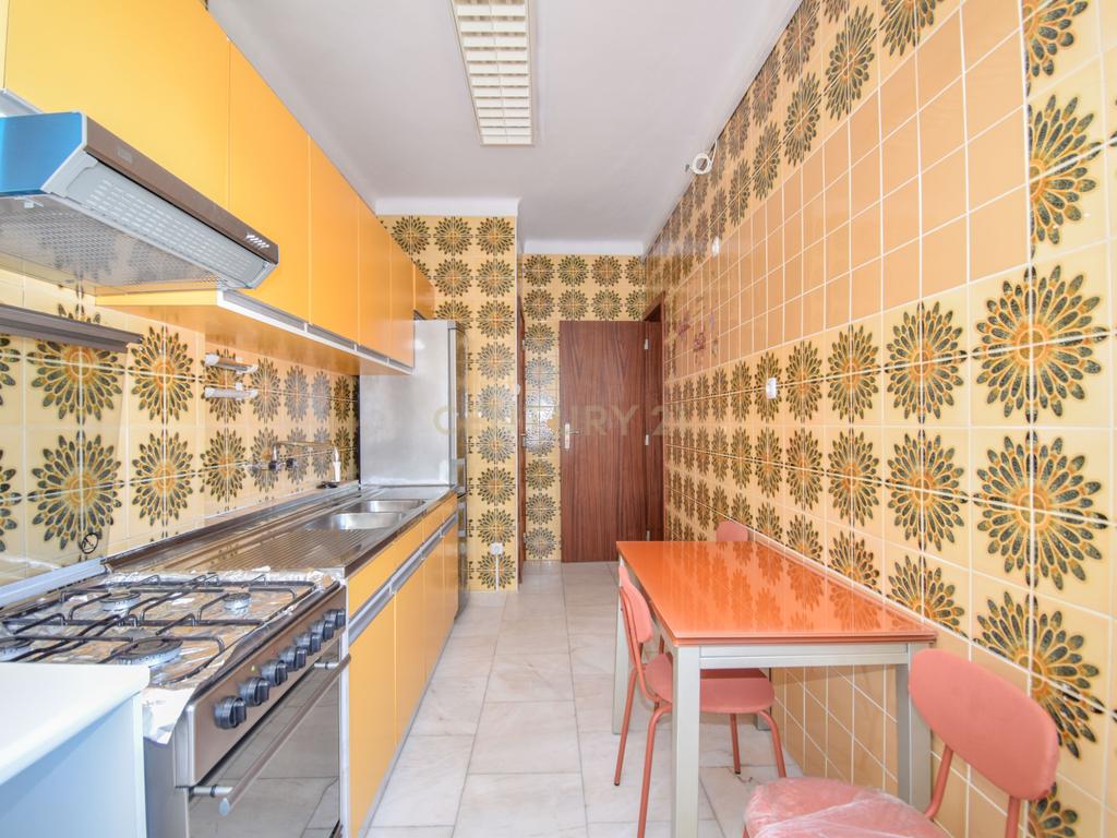 Apartamento T3 à Venda – Odivelas, Rua de Serpa Pinto | Junto ao Metro - Image 18