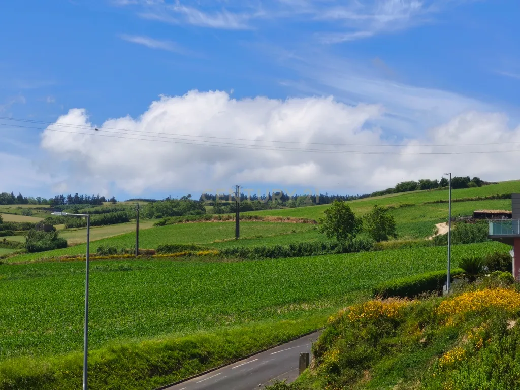 Moradia Prática e Luminosidade Natural em Ponta Garça – Um Refúgio Tranquilo na Ilha de São Miguel - Image 27