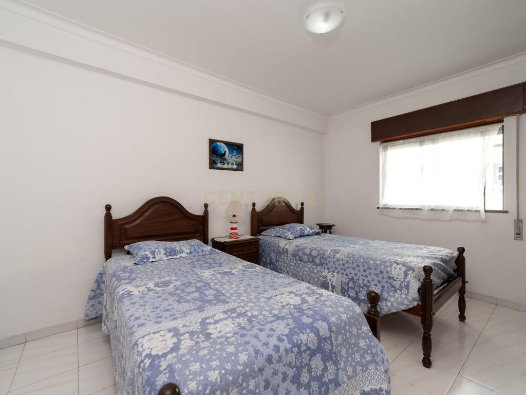 Apartamento T2 em Monte Gordo – Rua Pedonal, a poucos metros da praia - Image 16