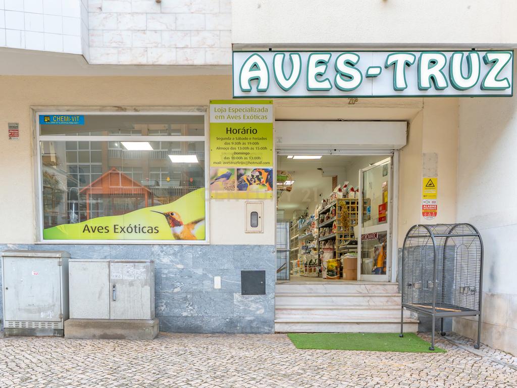 Loja em União das Freguesias de Laranjeiro e Feijó, Almada - Image 1