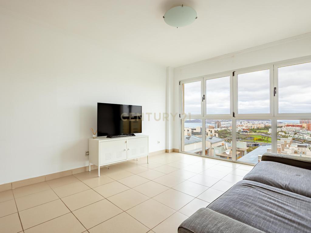 Piso muy luminoso con vistas al mar