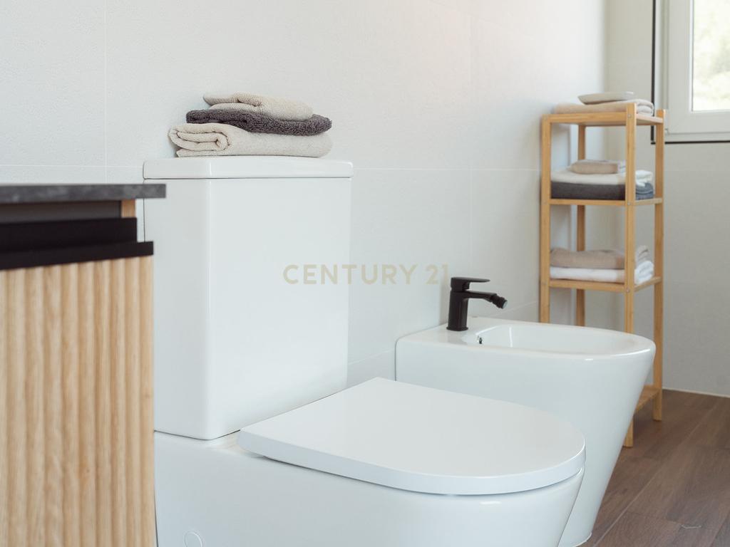🏡 Casa nova em Cunit – Design, eficiência e conforto junto ao mar Estreie o seu lar ideal na rua Havana em Cunit! - Image 23