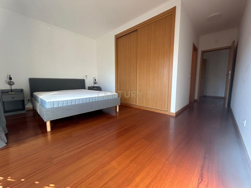 Excelente apartamento T3 - Com Parqueamento - MOBILADO - Image 20