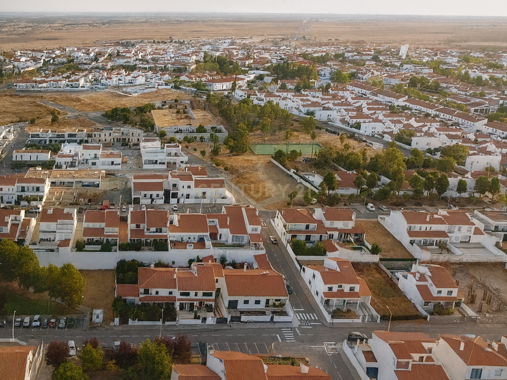 Castro Verde: Viva Uma Casa Onde os Sonhos se Encontram Com Tranquilidade. - Image 46