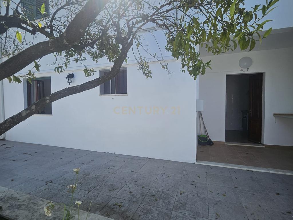 Moradia Bifamiliar T4 com Quintal e Garagem no Bairro das Nogueiras, Évora - Image 39