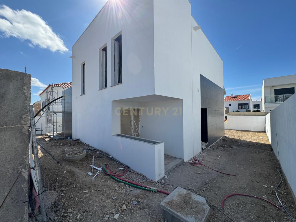 Moradia T4 contemporânea em Construção em Trajouce – São Domingos de Rana, Cascais - Image 1