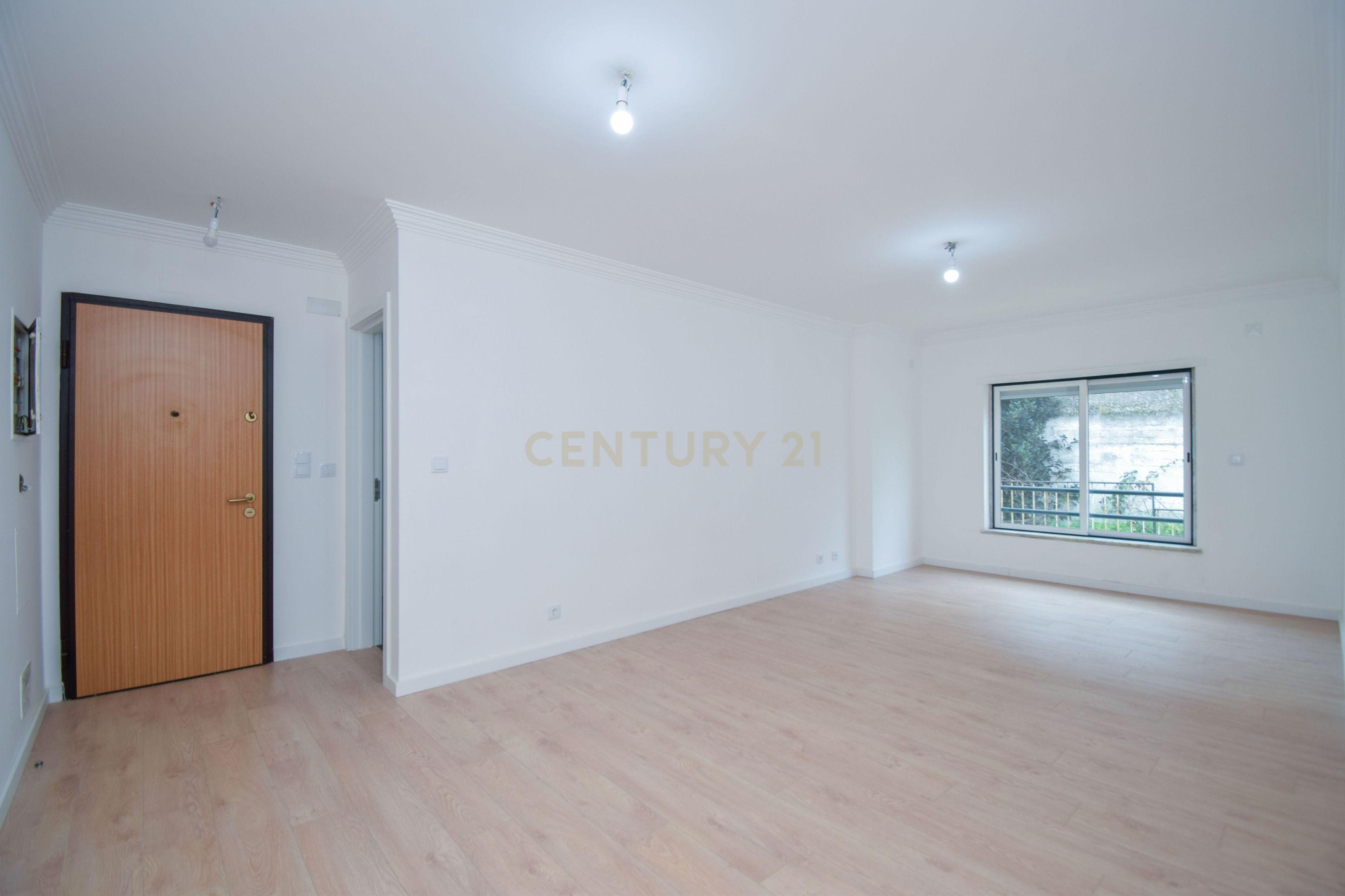 Apartamento T3 Totalmente Remodelado – Chapim, Quinta Nova - Image 14