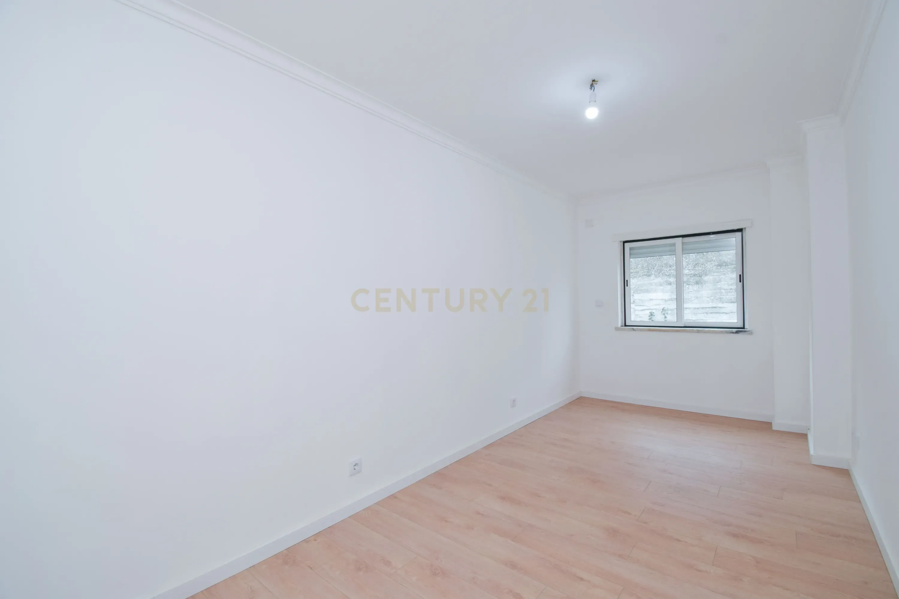 Apartamento T3 Totalmente Remodelado – Chapim, Quinta Nova - Image 13