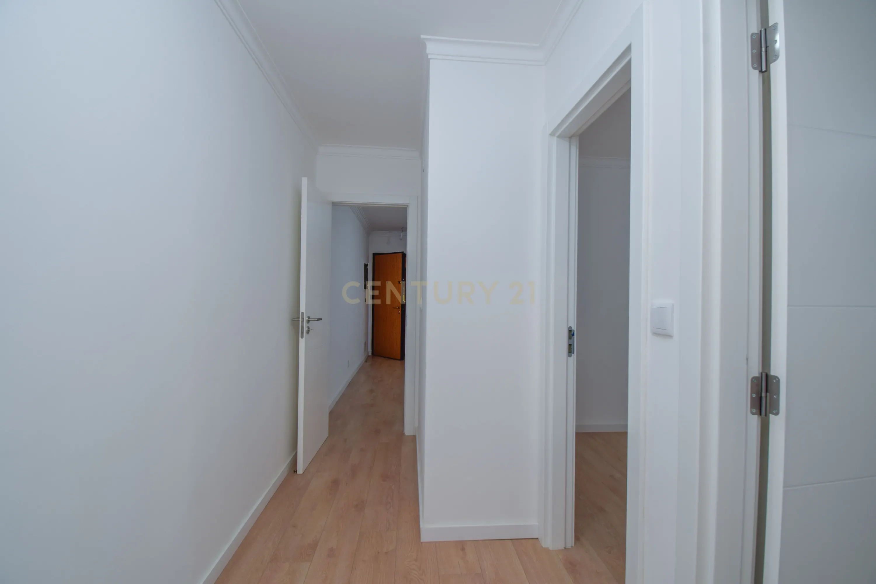 Apartamento T3 Totalmente Remodelado – Chapim, Quinta Nova - Image 7