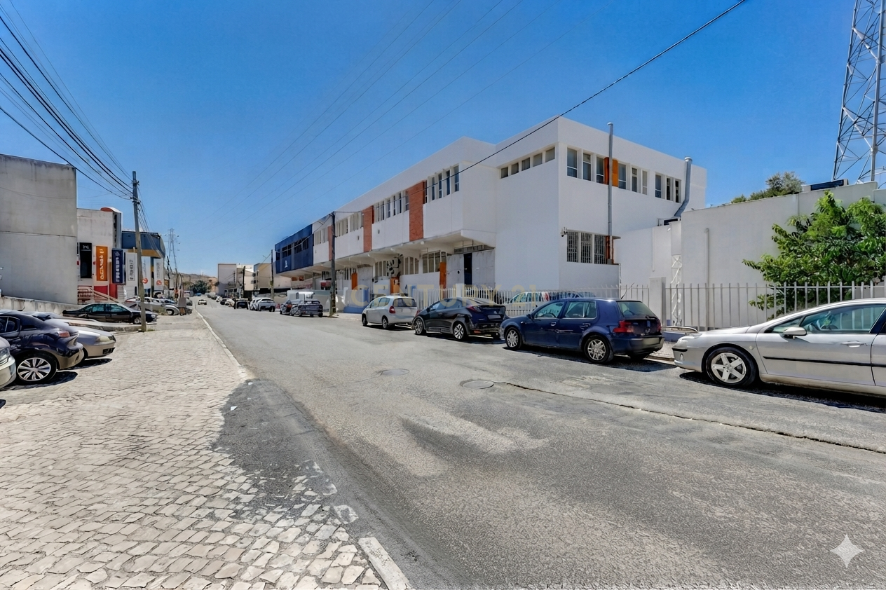 Fotografia 2 de Espaço Logístico com 1.849 m² e Acesso TIR | Odivelas