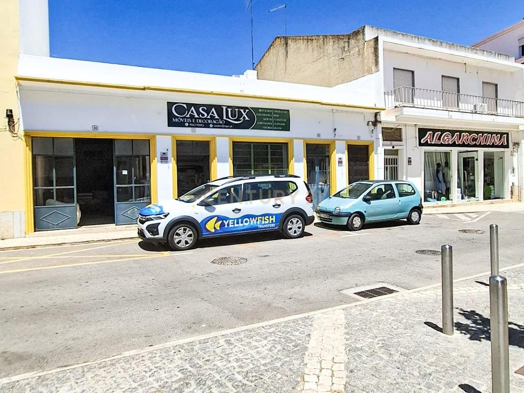 Moradia T3+2 com Terraço, Pátio e Espaço Comercial em São Bartolomeu de Messines – Silves, Faro - Image 3