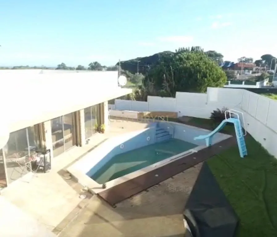 Casa T5 em Sesimbra, Setúbal com Piscina e Jardim Privado - Image 18